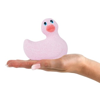 Bath Salts I Rub My Duckie av Big Teaze Toys hand